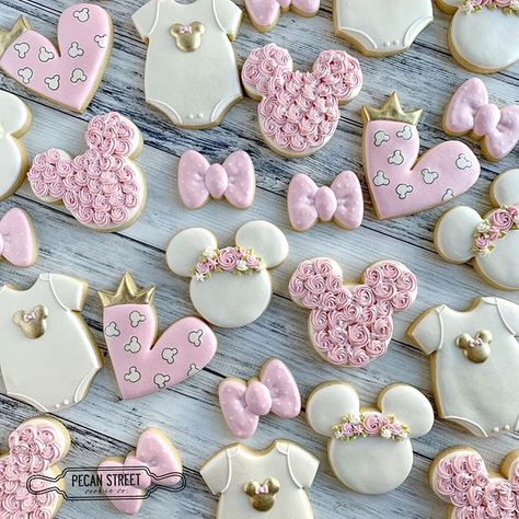 Minnie Baby Shower, Minnie Mouse Birthday Theme, Mickey Baby Showers, Mobile Ideas, Minnie Mouse Cookies, Minnie Mouse Birthday Decorations, 2nd Birthday Party For Girl, 1st Birthday Girl Decorations, Minnie Mouse Baby Shower