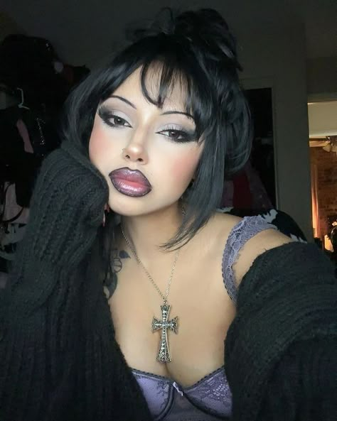 alexa (@alexalizzz) • Instagram photos and videos Alexalizzz Instagram, 90s Goth Makeup, Goth Black Women, Black Woman Makeup, Alt Makeup Looks, Dark Makeup Looks, Alt Makeup, Alternative Makeup, Ethereal Makeup