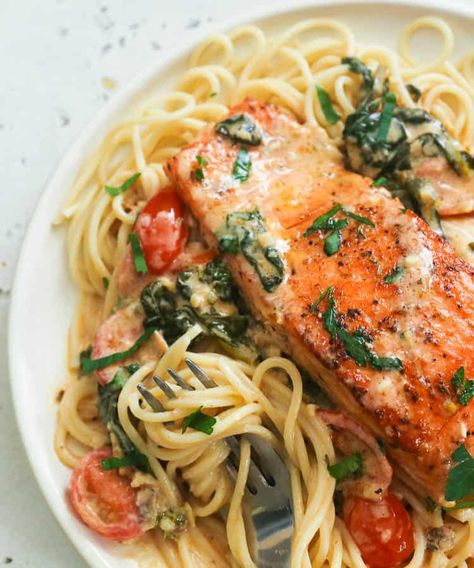 Creamy Tuscan Salmon - Immaculate Bites Creamy Tuscan Salmon, Salmon Recipes Oven, Christmas Fish, Tuscan Salmon, Fish Stew Recipes, Smoked Salmon Recipes, Fish Dinner Recipes, Christmas Meal, Recipes Oven