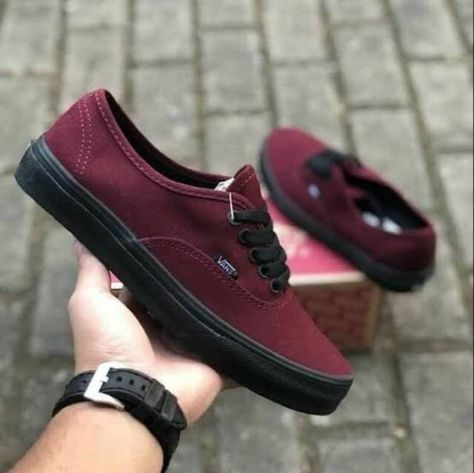 Emo Shoes, Maroon Vans, Authentic Vans, Black Vans, Vans Sneakers, Vans Authentic, Vans Old Skool, Clothes Collection, Vans Authentic Sneaker