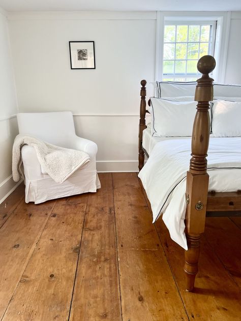 Before & After: A Nearly 400-Year-Old Cape Near Plymouth Rock - Remodelista Cape House Interior Design, Rustic Vintage Interior Design, Old Cape Cod, House Interior Design Bedroom, Farm Bedroom, Dream Farmhouse, Plymouth Rock, Timeless Interiors, Cape House