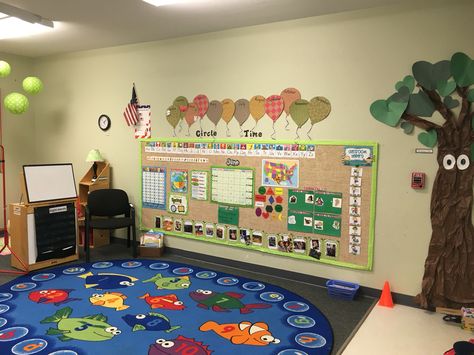 Pre K Circle Time Board, Pre K Circle Time, Circle Time Board For Toddlers, Preschool Circle Time Board, Circle Time Rug, Toddler Classroom Set Up, Circle Time Area, Preschool Set Up, Circle Time Board