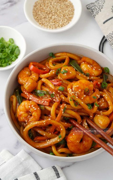 Stir Fried Udon, Seafood Udon, Seafood Stir Fry, Tasty Noodles Recipe, Seafood Noodles, Udon Stir Fry, Fried Udon, Udon Recipe, Thai Peanut Chicken