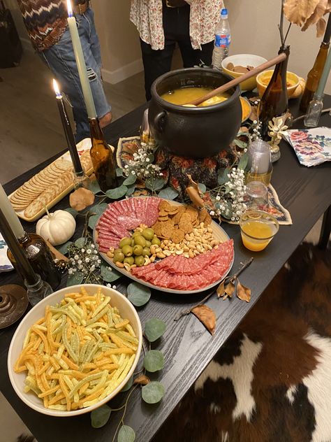 lil charcuterie board, cauldron drink bowl moment Chili Board, Autumn Dinner Party, Chips And Guacamole, Halloween Bunco, Bunco Ideas, Dinner Party Ideas, Autumn Dinner, Fall Dinner Party, Charcuterie Board