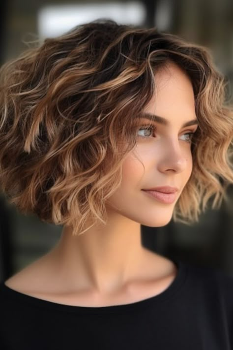 Short Curly Hair Bob Natural Curls, Naturally Wavy Bob, Pelo Bob Ondulado, Bob Curly Hair, Bouncy Bob, Bob Hairstyle Ideas, Curly Bobs, Shoulder Length Haircuts, Natural Curly Hair Cuts