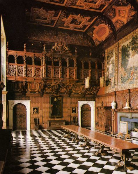 The Marble Hall - Hatfield House - Herfordshire - England.  The Hall was the great center of a Medieval English household used for communal dining.  The principal elements of any Hall are always the same, but involved so as to require a separate discussion. Luxury Castle Interior, Tudor Manor House, Elizabethan Decor, Elizabethan Aesthetic, Castle Great Hall, Tudor Interior, English Manor Houses Interior, Tudor Castle, Marble Hall