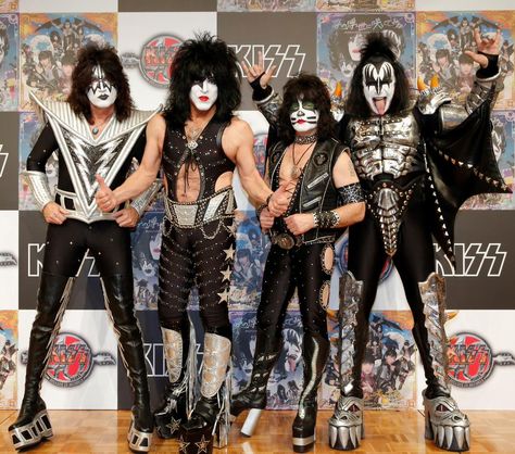 Megadeth Guitarist, Kiss Singer, Scooby Doo Daphne, Kiss Costume, Tommy Thayer, Best Kiss, Eric Singer, Detroit Rock City, Kiss Images