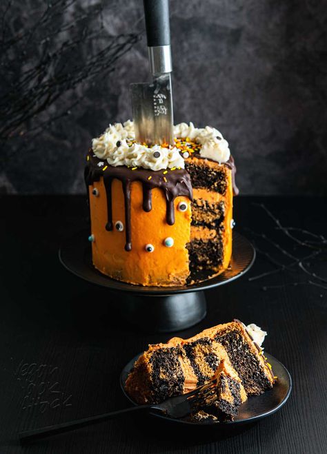 Marbled Cake, Chocolate Marble Cake, Vegan Frosting, Vegan Halloween, Orange Frosting, Buckwheat Pancakes, Cocoa Chocolate, Halloween Cookie, Halloween Recipe