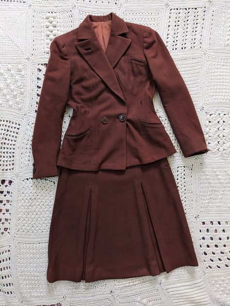 1930s Workwear, 1930s Skirt, 1930s Suit, 1940s Suit, 1940s Outfits, Midsize Fashion, Womens Suits, Long Gone, 40s Fashion