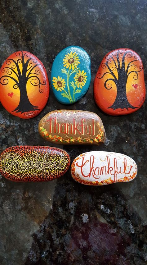 Painting Rocks Ideas Fall, Rock Painting Ideas Fall, Fall Themed Canvas Painting, November Painted Rocks, Thanksgiving Painted Rocks, Fall Rock Painting Ideas, Fall Painted Rocks, Autumn Rock Painting, Fall Themed Rock Painting