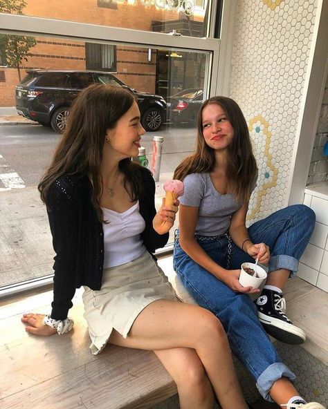 Brandy Melville Aesthetic, Best Friend Photos, Bestie Goals, Bff Pictures, Friend Poses, Friend Photoshoot, Best Friend Pictures, Two Girls, Friendship Goals