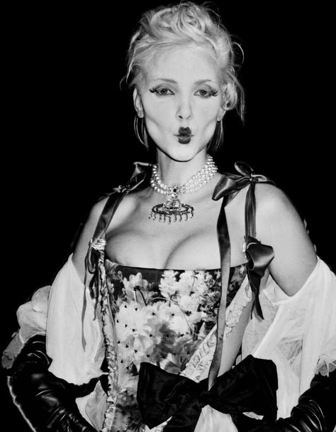 Vivienne Westwood Magazine, Vivienne Westwood Moodboard, Vivienne Westwood 80s, Vivienne Westwood Makeup, Vivienne Westwood Poster, Vivienne Westwood Catwalk, Punks 70s, Lovely Person, Runway Fashion Couture