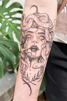 Hogwarts Tattoo, Brother Tattoos, Medusa Tattoo Design, Medusa Tattoo, Leg Tattoos Women, Halloween Tattoo, Tattoo Designs And Meanings, Halloween Tattoos, Snake Tattoo