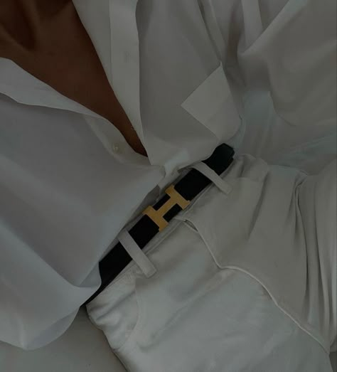 Hermes Belt Women Outfits, Hermes Belt Outfit, Hermes Belt Women, Josefine H J, Lux Fashion, Jacket Outfit Women, Beige Outfit, Hermes Belt, Luxury Logo