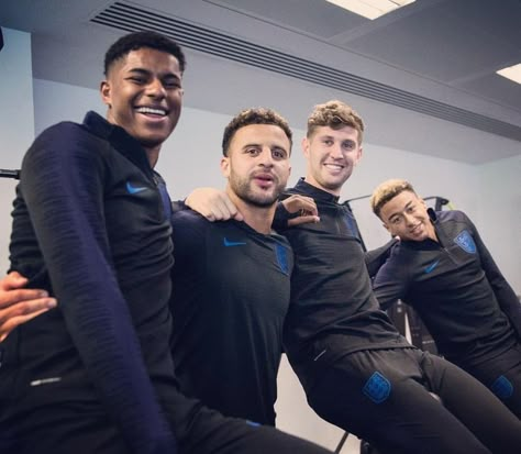 🖤💪🦁🦁🦁 #england #threelions Jesse Lingard And Marcus Rashford, British Funny, England Fc, Handsome Football Players, England Squad, Ben Chilwell, Football Moments, 3 Lions, England Team