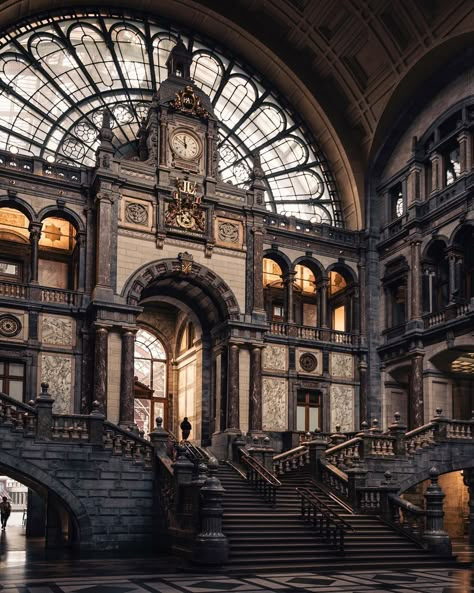 Architecture Art Nouveau, Old Libraries, Old Train Station, Bg Design, Train Stations, Antwerp Belgium, Quick Bite, Unique Architecture, Central Station