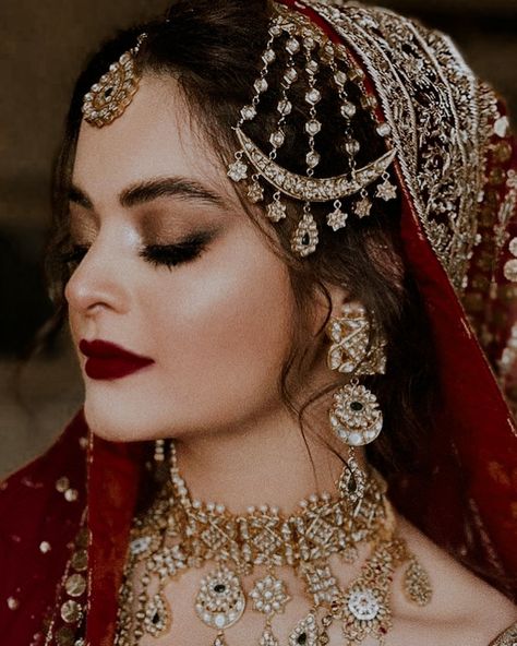 Short Hair Wedding Ideas, Hairstyle For Parties, Long Hair Bridal Hairstyles, Long Hair Bridal Styles, Loreal Hair Color Chart, Hair Wedding Ideas, Pakistani Bridal Makeup Hairstyles, Long Hair Bridal, Glamorous Wedding Makeup