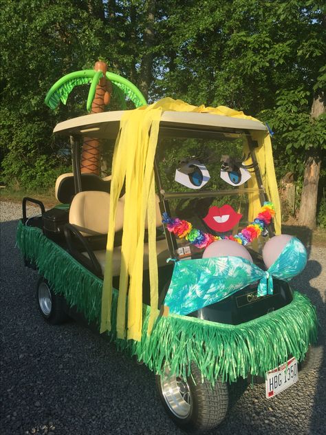 Golf cart decorated Golfcart Decoration Ideas, Halloween Golf Cart Ideas, Golf Cart Decorating Ideas, Golf Tournament Games, Golf Cart Decorations, Gold Cart, Halloween Golf, Parade Ideas, Custom Golf Carts