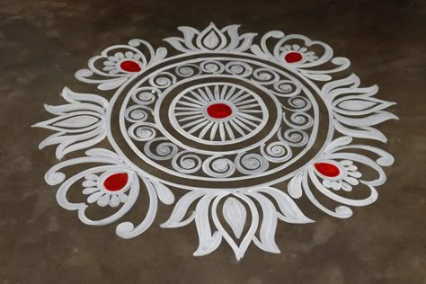 Alpona Design Square, Entrance Rangoli, Short Rangoli, Alpana Designs, God Frame, Aipan Art, White Rangoli, Diwali Ideas, Daily Muggulu