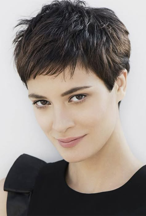 Alessandra Amoroso Pixie Haircuts for Thick Hair Pixie Haircut Styles, Haircut Styles For Women, Thick Hair Cuts, Cute Short Haircuts, Haircut Curly, Short Hairstyles For Thick Hair, Pixie Hair, Very Short Hair, Short Pixie Haircuts