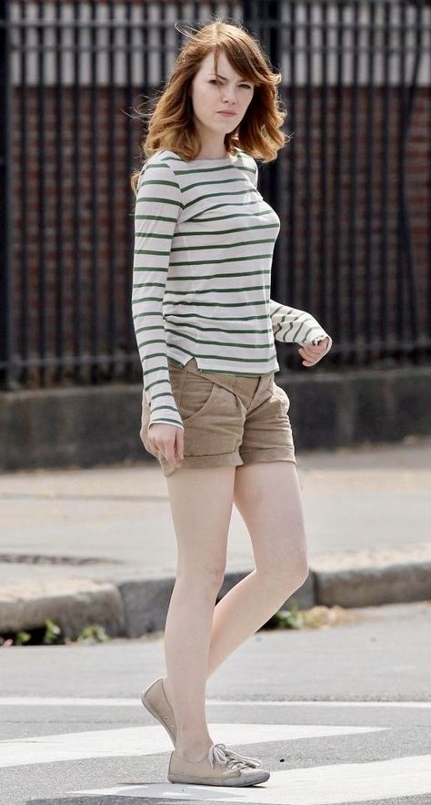 Emma Stone Street Style Emma Stone Outfits Casual, Emma Stone Casual, Emma Stone Street Style, Emma Stone Outfit, Emma Stone Style, Stone Street, Joaquin Phoenix, Emma Stone, On Set