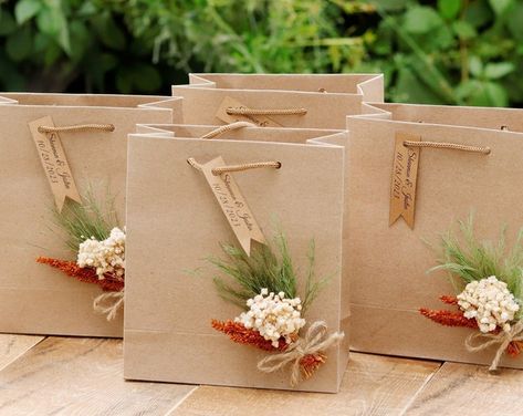 happyceremonies - Etsy UK Unique Paper Bag, Wedding Hotel Bags, Creative Gift Wraps, Welcome Bag, Gift Wrapping Inspiration, Elegant Hotel, Gifts Wrapping Diy, Kraft Bag, Wedding Gift Bags