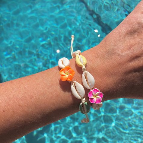 Hawaii Bracelets Diy, Cute Beach Accessories, Coconut Girl Bracelets, Cute Flower Shaped Beach Jewelry, Island Girl Jewelry, Beachy Festival Bracelet Jewelry, Hawaii Gifts, Hawaii Bracelets, Cute Flower-shaped Beach Jewelry