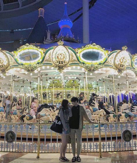 Amusement Park Date Aesthetic, Asian Couple, Ulzzang Couple, Korean Couple, Personal Goals, Amusement Park, Film Camera, Couple Pictures, Theme Park