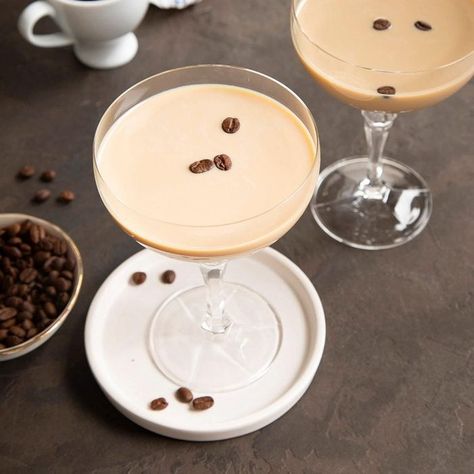 Baileys Espresso Martini Gob Cake Recipe, Espresso Martini Recipe Baileys, Espresso Martini With Baileys, Baileys Espresso, Baileys Irish Cream Coffee, White Russian Recipes, Irish Cream Coffee, Traditional Christmas Food, Espresso Martini Recipe