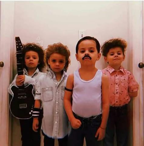 Qué bello. Queen Halloween Costumes Band, Queen Band Halloween Costumes, Queen Band Costume, Freddy Mercury Costumes, Band Halloween Costumes, Freddie Mercury Costume, Halloween Group Costumes, Queen Funny, Queen Humor