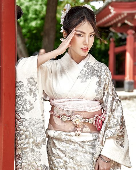 🌸✨ Get ready to slay in the next kimono season! 📸✨ More inspiration for the next kimono season. Is it too early to start thinking about next kimono season? Taking bookings for the kimono photoshoot from September. Let’s capture your inner beauty and elegance in a stunning kimono ensemble! 💕📸 So excited to help you shine bright in traditional Japanese fashion! 💫 #WhiteKimono #KimonoPhotography #TokyoFashion #FluorideBeauty #PhotographerLife #FashionInTokyo #KimonoLove #WhiteKimonoStyle #Fluor... Japanese Wedding Dress, Japanese Wedding Kimono, Tokyo Photography, Japanese Traditional Clothes, Kimono Japan, Traditional Japanese Kimono, Kimono Outfit, Japanese Wedding, White Kimono