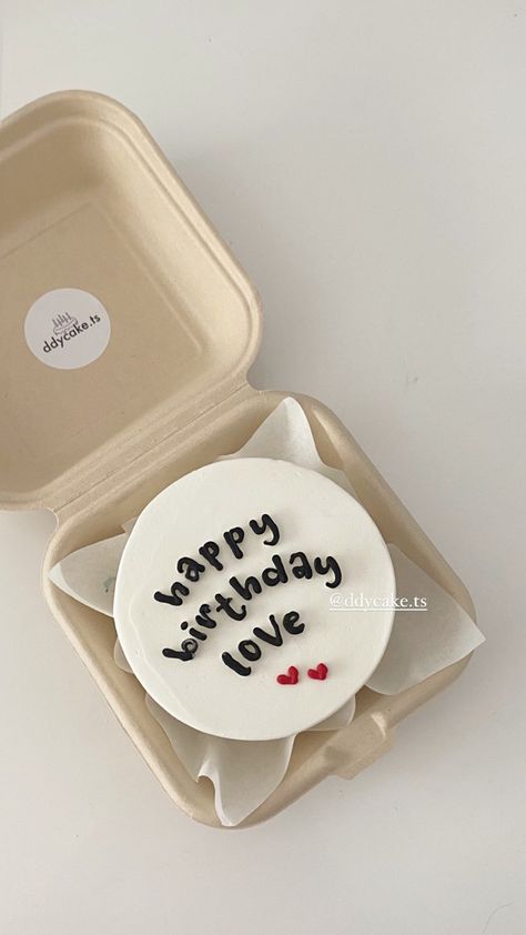 Minicake Ideas Birthday, Bento Cake Simple Design, Cake Birthday Aesthetic Boy, Bento Cake Design For Boyfriend, Bento Cake Aesthetic, Korean Bento Cake, Korean Bento, Bento Cake Design, Dedication Cake