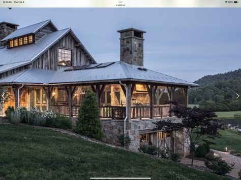 Hunting Lodge Exterior, Montana Landscaping, Rustic Cabin Interior, Utah Ranch, Lodge Exterior, Modern Tuscan, Luxury Ranch, Screened Porches, Ranch House Decor