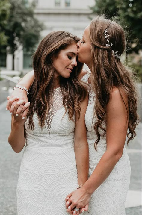 Sapphic Wedding, Lesbian Wedding Photography, Wlw Wedding, Shooting Couple, Hamilton Wedding, Lesbian Weddings, Wedding Portrait Poses, Woman Loving Woman, Wedding Couple Photos