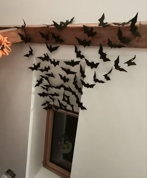 Wall Halloween Decor, Halloween Mural, Halloween 11, Halloween Room Decor, Batman Party, Adornos Halloween, Dekor Diy, Halloween Bat, Branch Decor