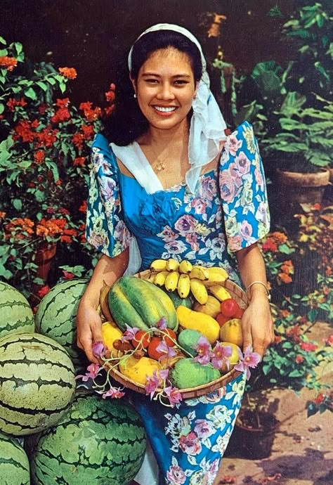 Fruit Vendor, Philippine Mythology, Filipino Clothing, Filipino Fashion, Filipiniana Dress, Filipino Art, Philippine Art, Philippines Culture, Filipino Culture