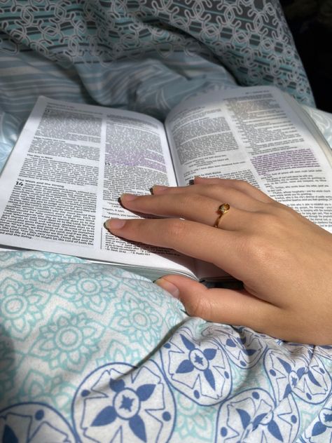 Bible Reading Aesthetic, Skyler Simpson, Cracked Iphone, Fridge Photos, Deni Denials, Fake Ft Call, Gray Instagram, Money Wallpaper Iphone, Itunes Card