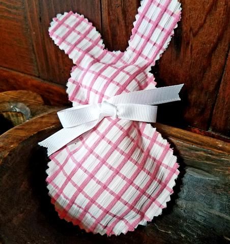 How to Make Fabric Bunny Peeps for Easter Bowl Fillers – Possibilities Home Market Bunny Bowl Fillers, Fabric Bunnies Diy, Diy Fabric Easter Eggs, No Sew Bowl Fillers, Fabric Bowl Fillers, Fabric Easter Crafts, Easter Bowl Fillers, Easter Pillows Ideas, Diy Bowl Fillers