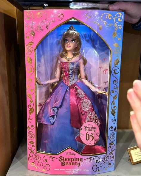 Pink Disneyland, Disney Princess Doll Collection, Sleeping Beauty Doll, Corset Ideas, Princess Barbie Dolls, Disney Princess Aurora, Cool Disney, Barbie Collector Dolls, Disney Doll