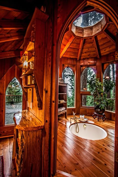 Tree House Rental in Washington Cottage Hobbit Home, Rustic Forest House, Magical Forest House, Hobbit Inspired House, Enchanted Forest House, Tree House Bathroom, Tree House Homes, Treehouse Homes, Sunray Kelley