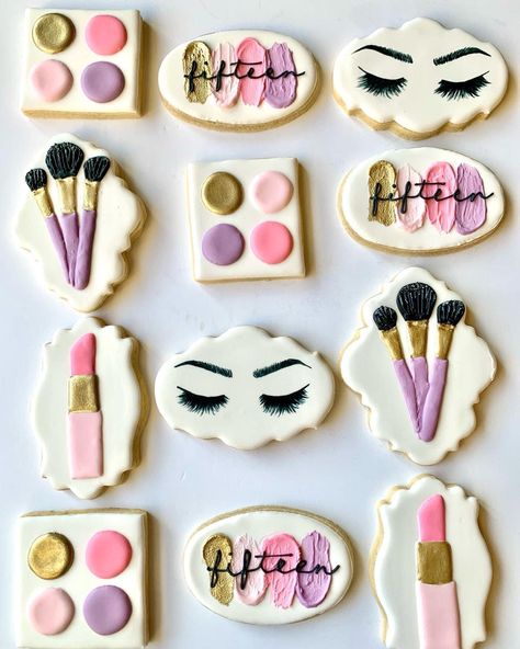 Spa Cookies, Makeup Birthday Party, Dessert Table Birthday, Girly Birthday Party, Mary Kay Party, Best Apple Pie, Spa Birthday, Soft Sugar Cookies, Pretty Cookies