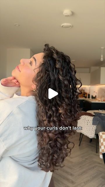 25K views · 3.2K likes | Keisha Kira on Instagram: "AD some of the MAIN reasons your curls might not last 💖if these are you lmk in the commentsss ✨🥰   I’ve put together some of the main culprits for this as it's one of my most asked questions!   You might not need to use them all but it might be really helpful to try a few of them to hopefully increase the longevity of your washday 🥰  Youre not brushing your shampoo through  💖this helps to remove build up from your lengths that might be weighing your curls down    You’re not deep conditioning 💖 so important for dry curls to inject some moisture!  💡using @sogooditsnoughty to the rescue deep conditioner  You not wearing a bonnet at bed time 💖 you are missing a tricccck if you're not doing this! This changed the game for making my wash How To Put On A Bonnet, How To Make Curls Last Longer, How To Wear A Bonnet To Bed, Mid Back Curly Hair, How To Wear Your Hair To Bed, Hair Toturial, Wavy Hair Diy, Love Your Curls, Curly Updos