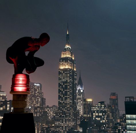 Spider Man Sitting On Building, Spider Man Visuals, Midtown High School Spiderman, Spider Man On Building, Spiderman In New York, New York Aesthetic Spiderman, Spiderman Sitting On Building, Spiderman City Background, Spider Man New York