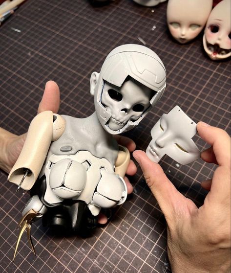 Dolly Planet on Instagram: "Head No.5 can also fit Head No.7 Body stand ! 😉#bjd #bjddoll #bjdphotography #bjdinstagram #bjddollsculpting #bjdsculpt #dollyplanet" Bjd Head Sculpt, Bjd Body Reference, Bjd Hands, Bjd Dolls Tutorial, Bjd Sculpting, Clay Bjd, Bjd Making, Robot Reference, Bjd Head