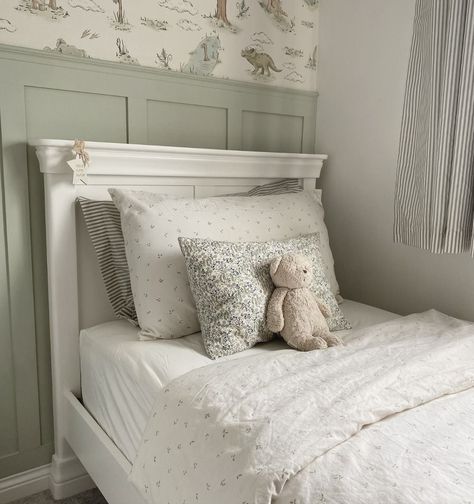 Toulouse White Painted 3’ Single Childrens Bed - Incredible quality at a sensible price! Stunning photos from @ivyhouse_46 on Instagram from a collaboration. Why not request a FREE "Brilliant White" colour sample? Please click on the request a wood sample link on this webpage and we will get your sample posted out by first class post. We would greatly appreciated a product review photo of this item if possible to help us show them off at their best to others. On Insta? Please tag us into your ph White Single Beds, Single Bed Bedding, Single Bed Design, White Single Bed, Farmhouse Style Bedroom, Childrens Bed, Wardrobe Bed, Bed Single, Farmhouse Style Bedrooms