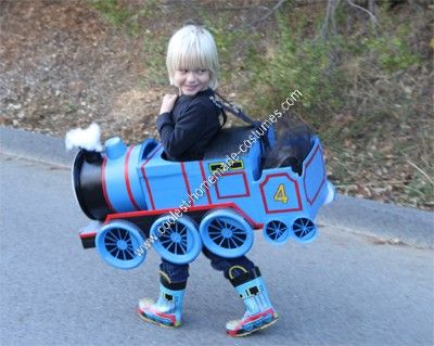 Homemade Gordon the Train Child Halloween Costume Idea: My 3 1/2 year old nephew is obsessed with Thomas the train and allllll of his friends. He and his brother were intent on being trains from the Thomas series... Diy Thomas The Train, Thomas Costume, Thomas The Train Costume, Cars Halloween Costume, Cardboard Train, Boys Halloween Costumes Diy, Train Costume, Halloween Train, Snowman Costume