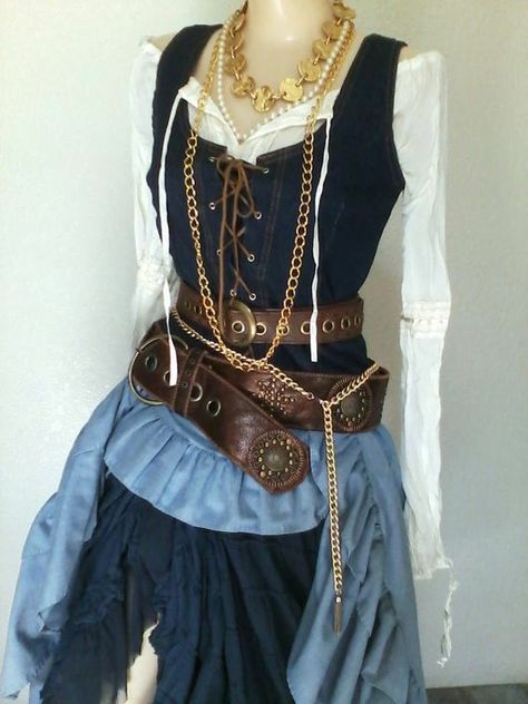 Diy Pirate, Ren Faire Outfits, Female Pirate Costume, Pirate Halloween Costumes, Pirate Outfit, Fair Outfits, Pirate Fashion, Pirate Halloween, Pirate Woman