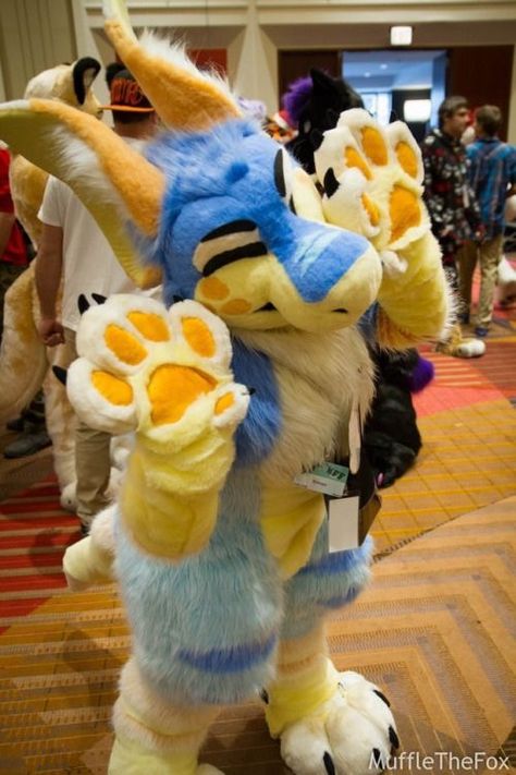 Manokit fursuit!! Manokit Fursuit, Dragon Fursuit, Fursuit Ideas, Fur Suits, Fursuit Head, Animal Costumes, Stuffed Animals, No. 2, Animal Art