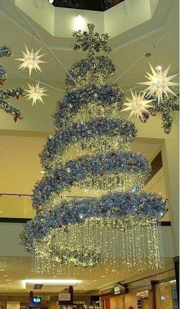 Maybe my spiral tree with icicle lights? Tree Decorating Party, Decor Ideas For Christmas, Diy Christmas Trees, Winter Decor Ideas, Spiral Christmas Tree, Contemporary Christmas Trees, Fete Saint Patrick, Best Christmas Tree, Cozy Winter Decor