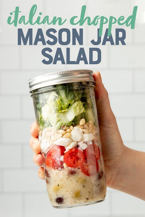 There is so much goodness in the bottom of this Italian Chopped Salad in a Jar—there isn't a whole bunch of room left for greens! #italiansalad #masonjarsalad Juice Recipes For Kids, Tomato Basil Bisque, Maple Glazed Salmon, Salad Jar Recipe, Jar Salad, Mason Jar Salad Recipes, Chopped Salad Recipes, Italian Chopped Salad, Green Detox Smoothie